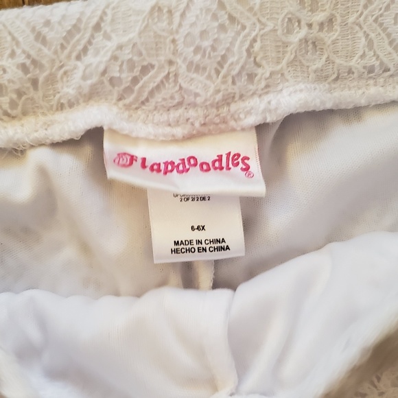 Girls white lace shorts size 6 - Picture 3 of 3